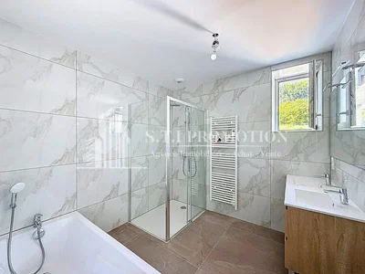 Купатило; плочице, природно светло, реновиран