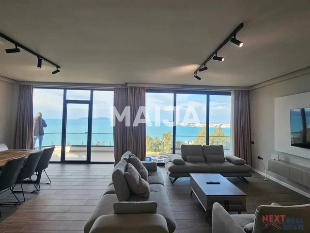 Obývací pokoj; výhled, dlažba, přirozené světlo