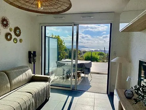 Wohnzimmer; blick, tageslicht, fliesenboden