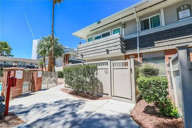 Haus und umgebung; blick