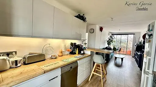 Cucina; elettrodomestici, luce naturale, stile moderno