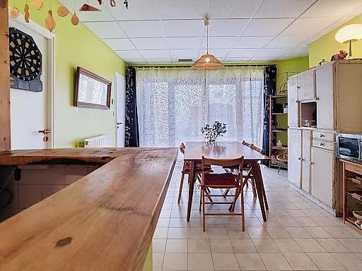 مطبخ; أرضية من البلاط, ضوء طبيعي