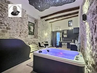 Koupelna; moderní styl, přirozené světlo