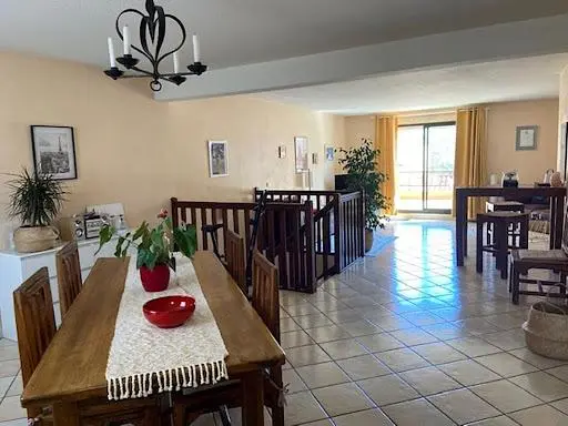 Wohnzimmer; tageslicht, fliesenboden