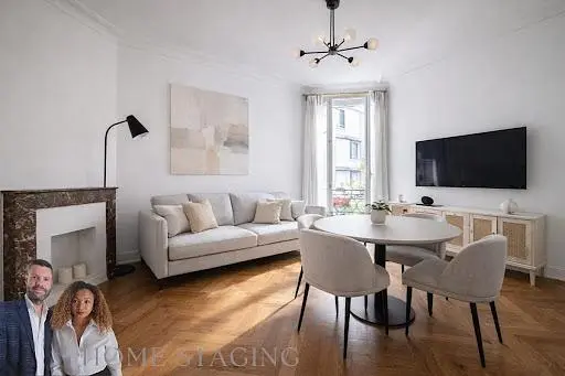 غرفة معيشة; مدفأة, ضوء طبيعي, أسلوب عصري