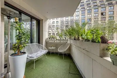 Balkon; výhled, přirozené světlo