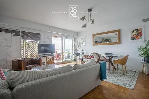 Obývací pokoj; výhled, přirozené světlo, moderní styl