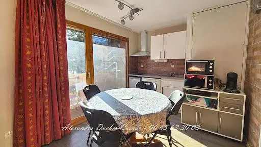 Cucina; elettrodomestici, luce naturale