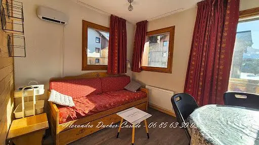 Wohnzimmer; tageslicht, moderner stil