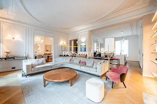 Living room; natural light, modern style, high ceiling, wood floor