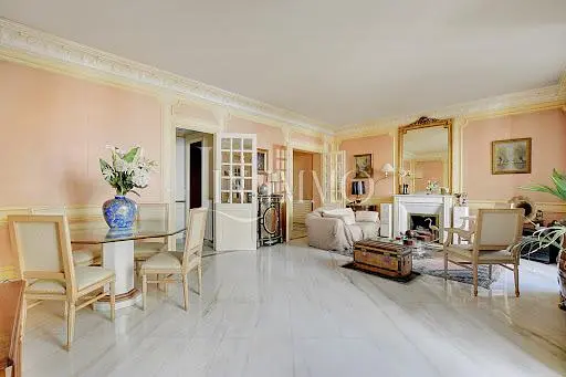 Дневна соба; природно светло, модерни стил, дрвени под