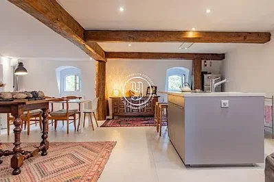 Kitchen; wood beams, natural light
