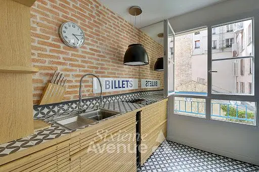 Kuchyně; kuchyňské spotřebiče, výhled, přirozené světlo