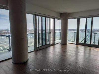 Дневна соба; поглед, дрвени под, природно светло