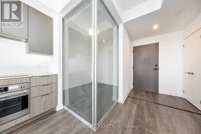 Cocina; electrodomésticos, suelo de madera, renovado, luz natural