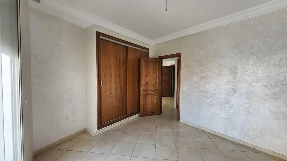 Chambre; carrelage, lumière naturelle