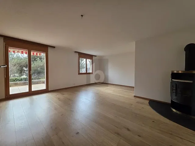 Wohnzimmer; holzboden, tageslicht, kamin