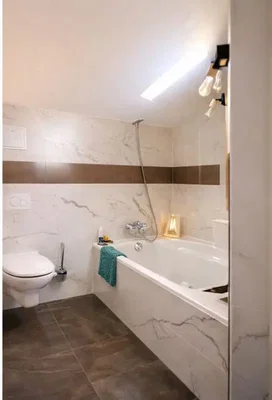 Bagno; pavimento in piastrelle, luce naturale, ristrutturato