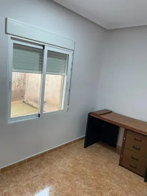 Υπνοδωμάτιο; πλακάκια, φυσικό φως