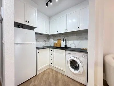 Κουζίνα; συσκευές κουζίνας, ανακαινισμένο, φυσικό φως, μοντέρνο στυλ