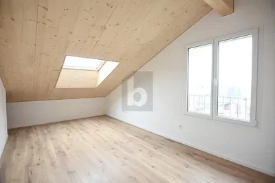 Kinderzimmer; holzboden, tageslicht, holzbalken