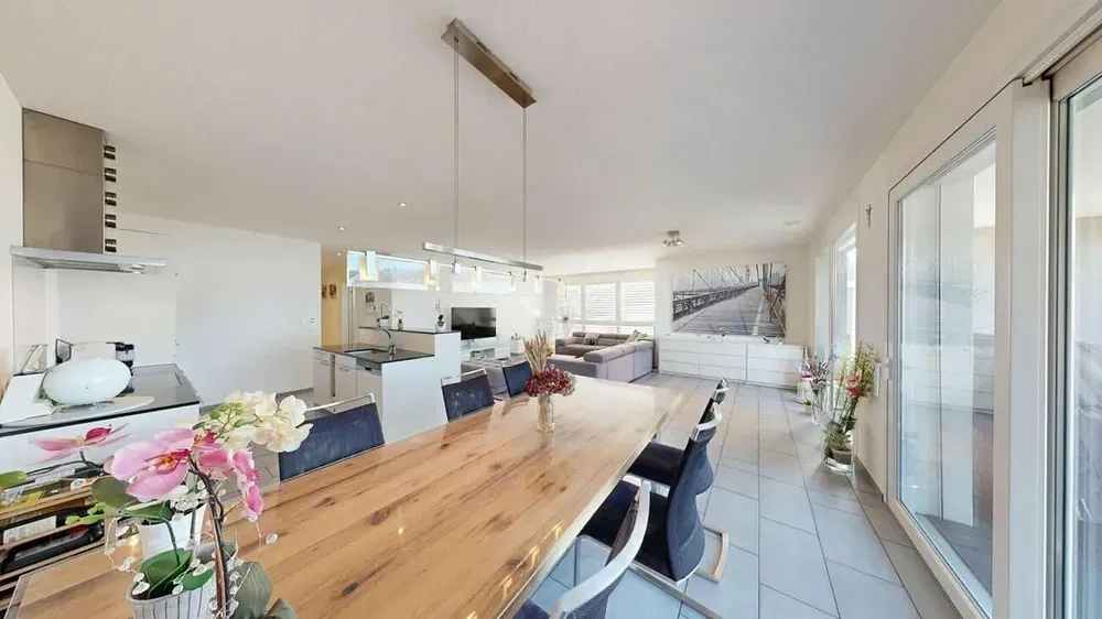 Wohnzimmer; tageslicht, holzboden, moderner stil