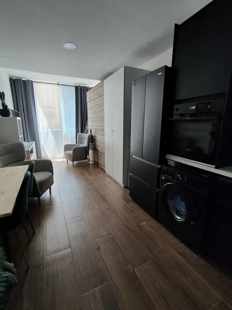 Cucina; pavimento in piastrelle