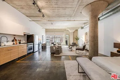 Oturma odası; mutfak aletleri, doğal ışık, modern stil