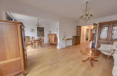 Salon; parquet, style rustique, lumière naturelle