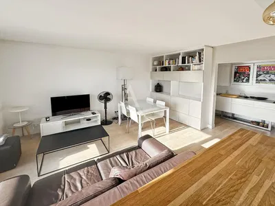 Salon; lumière naturelle, style moderne, carrelage