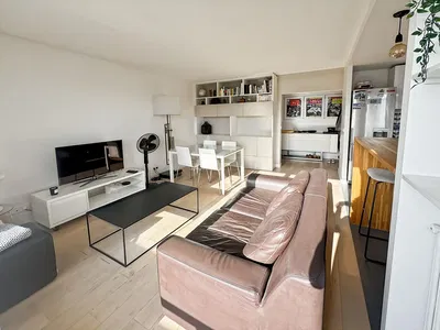 Salon; lumière naturelle, parquet, style moderne