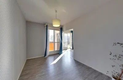 Salon; lumière naturelle, parquet