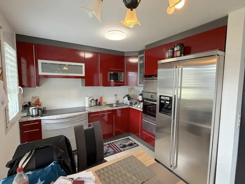 Kitchen; kitchen appliances, tile floor