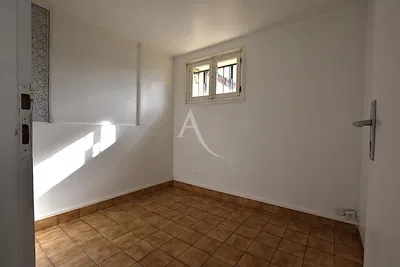 أخرى; أرضية من البلاط, ضوء طبيعي