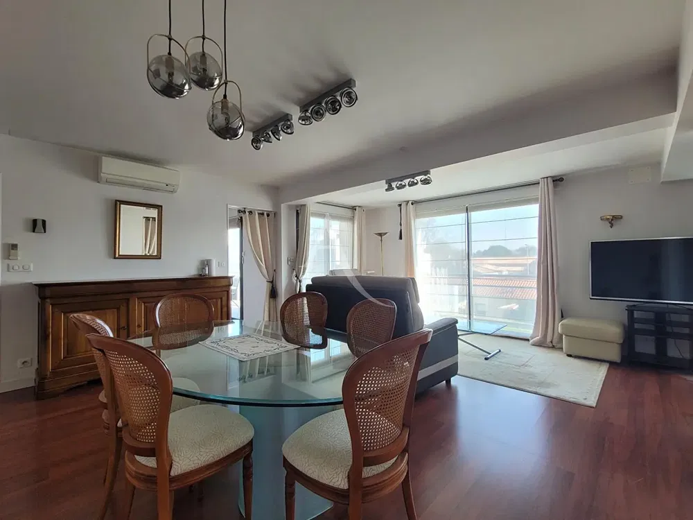 Dnevna soba; prirodno svjetlo, drveni pod