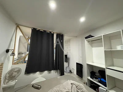 Camera da letto; travi in legno, luce naturale