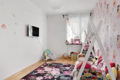Camera dei bambini; luce naturale, stile rustico