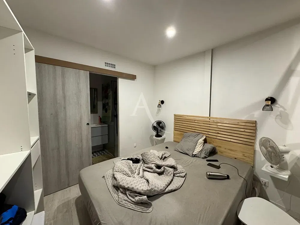 Camera da letto; luce naturale, stile moderno