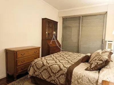 Spavaća soba; drveni pod, prirodno svjetlo, rustikalni stil