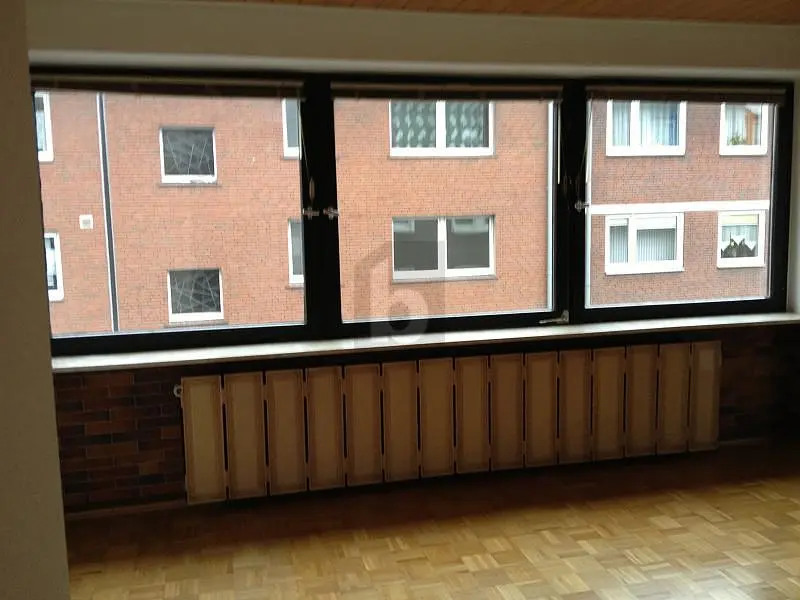 Obývací pokoj; výhled, dřevěná podlaha