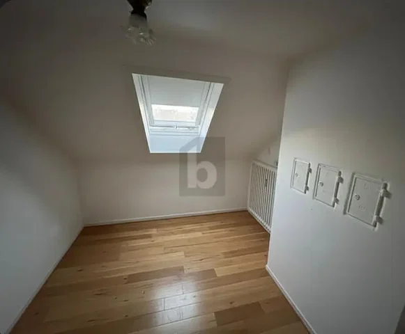 Kinderzimmer; holzboden, tageslicht