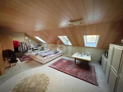 Dormitorio; luz natural, vigas de madera