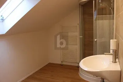 Badezimmer; tageslicht, holzboden