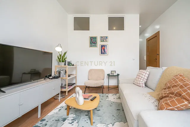 Dnevna soba; prirodno svjetlo, moderni stil, drveni pod