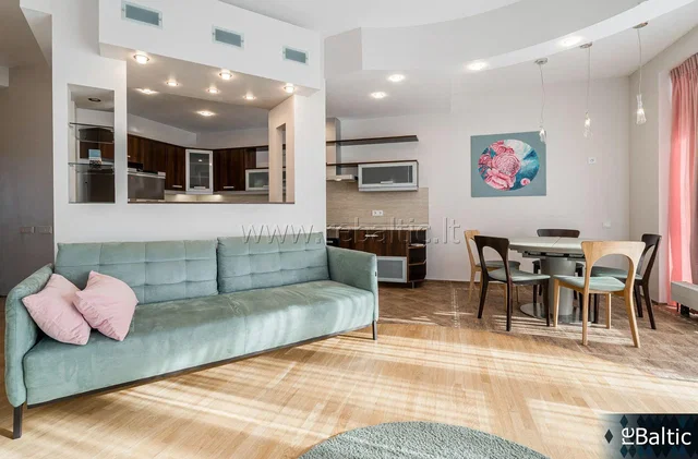 Soggiorno; vista, pavimento in legno, luce naturale, stile moderno