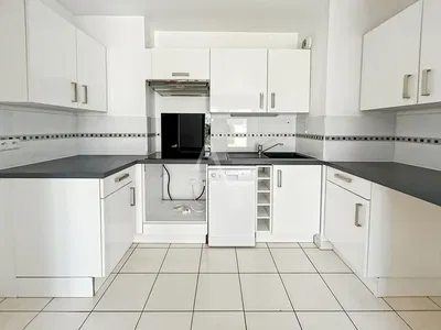 Cuisine; électroménager, carrelage, rénové