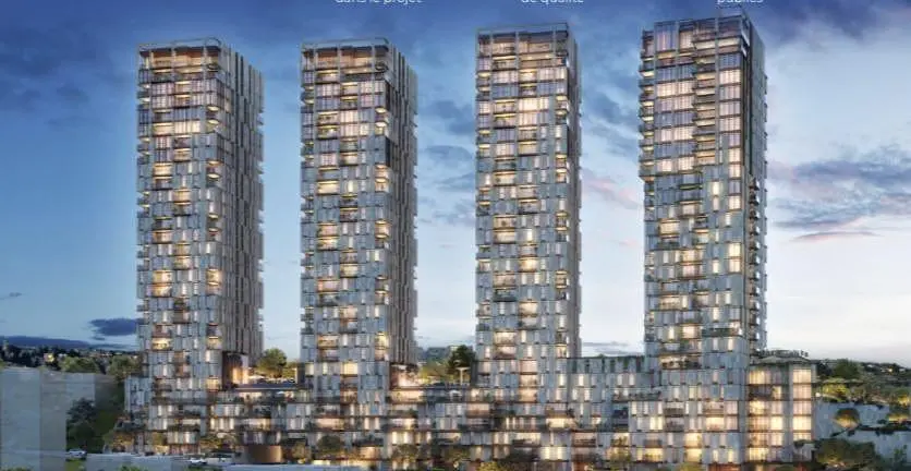 Casa y alrededores; vista, techos altos