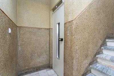 Подрум; плочице, потребна реновација