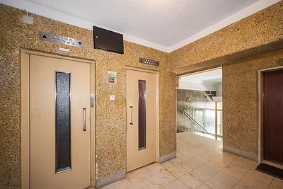 Altro; pavimento in piastrelle