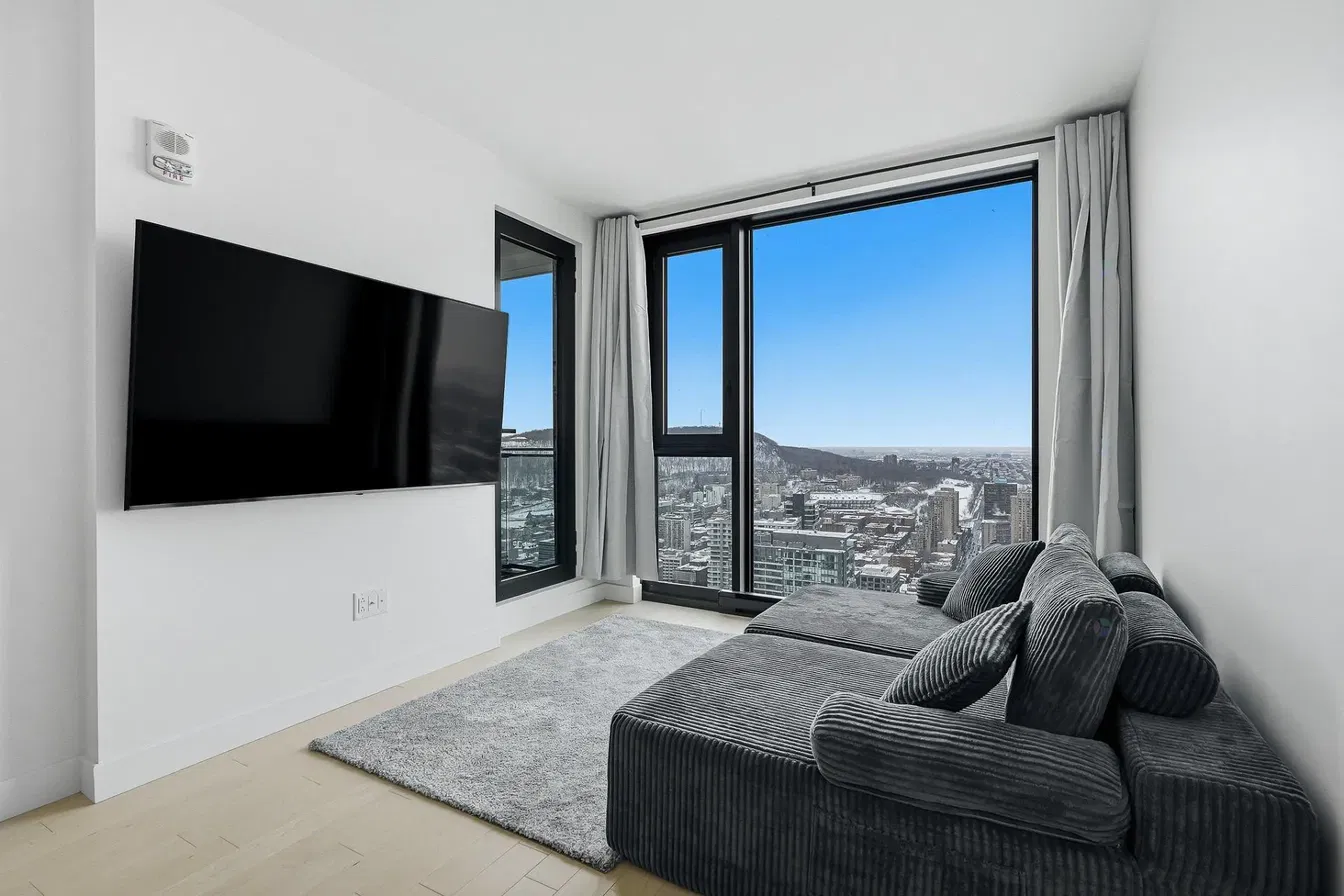 Дневна соба; поглед, природно светло